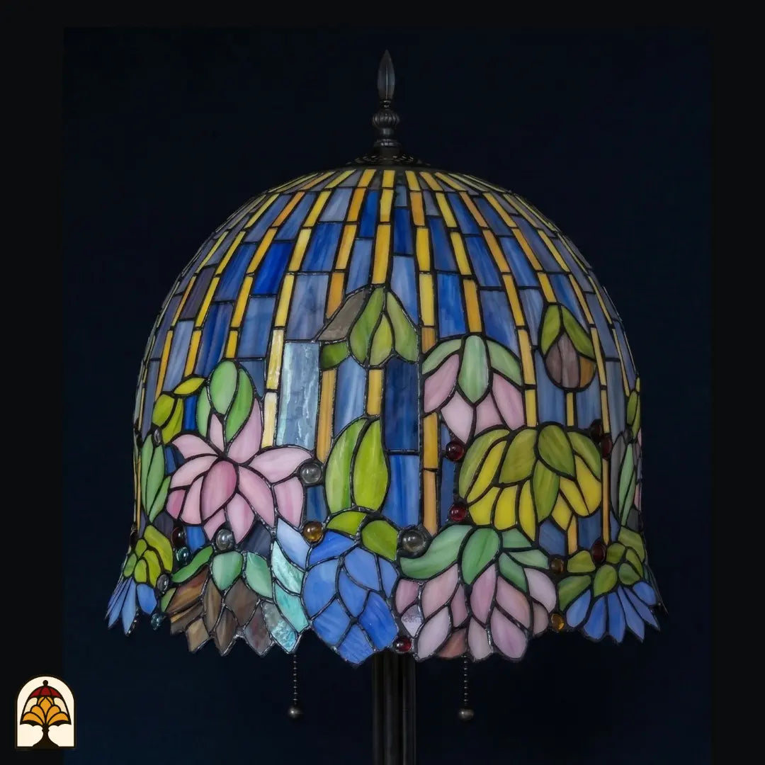 Abat-jour éteint de la lampe de table Tiffany Pond Lilia – nénuphar rose et feuilles vertes en vitrail, bandes de fond bleues