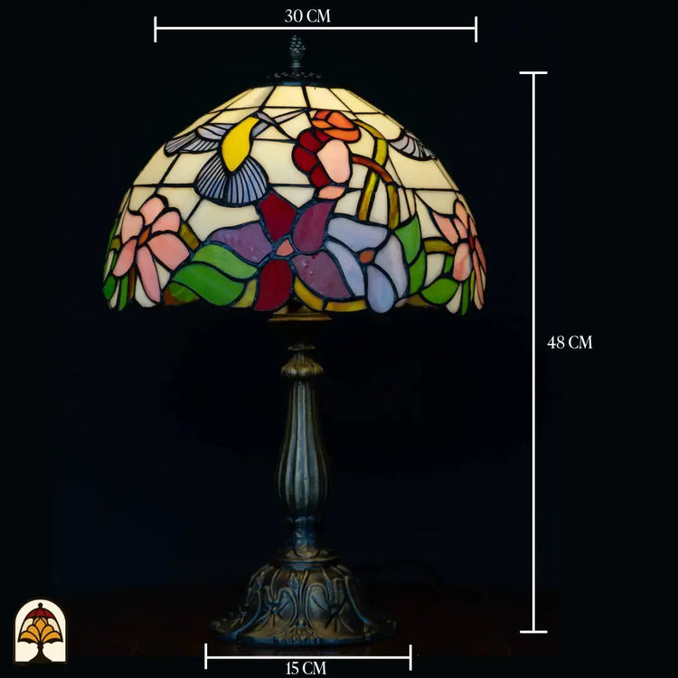 Maatafbeelding Tiffany tafellamp Colibrì — kapdiameter ⌀30 cm, totale hoogte 48 cm, voetdiameter 15 cm