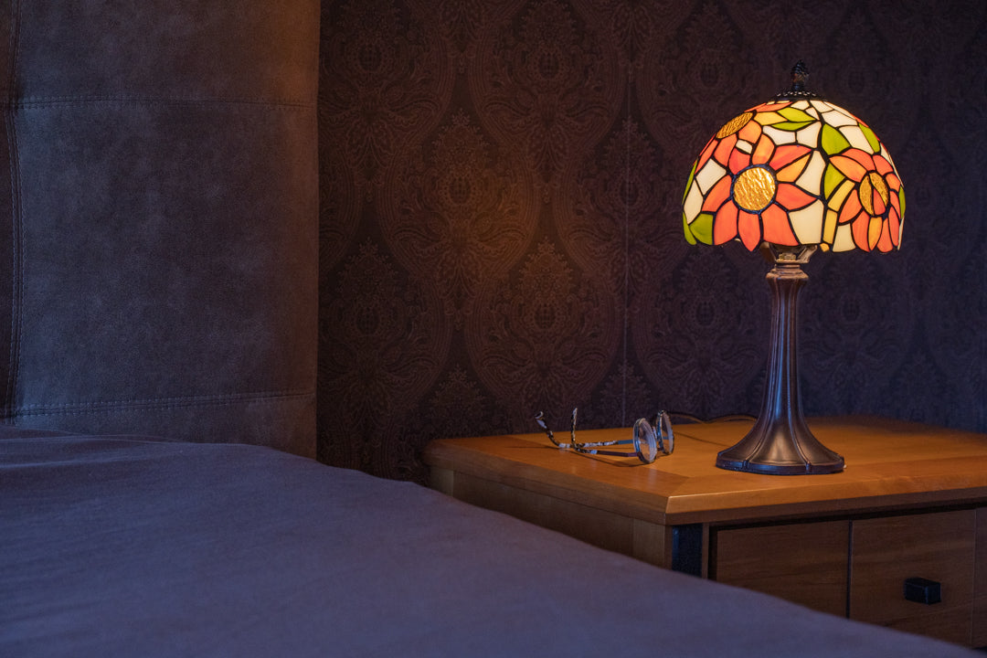 Tiffany vloerlamp in de woonkamer van een klant van De Sierkamer