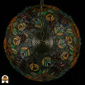 Bovenaanzicht van tiffany lamp hanglamp onverlicht, koepel met symmetrisch patroon van oranje en roze rozen, gekleurde bladeren en glaskralen op getextureerd grijs glas, bronzen ventilatieplaat zichtbaar