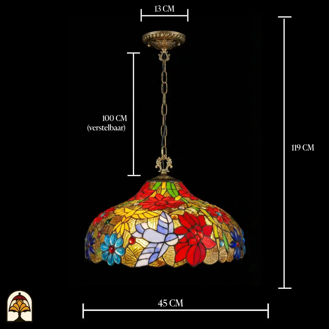 Suspension Tiffany avec indications de dimensions : diamètre de l'abat-jour 45 cm, hauteur totale 119 cm, chaîne 100 cm réglable, rosace de plafond 13 cm ; abat-jour coloré avec fleurs de poinsettia rouges, papillon et fleurs bleues