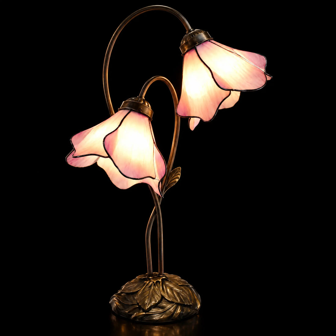 Tiffany tafellamp Lotus Sereno Doppio ⌀20 cm – verlicht, twee roze bloemkappen op bronzen stengels met lotusbladvoet