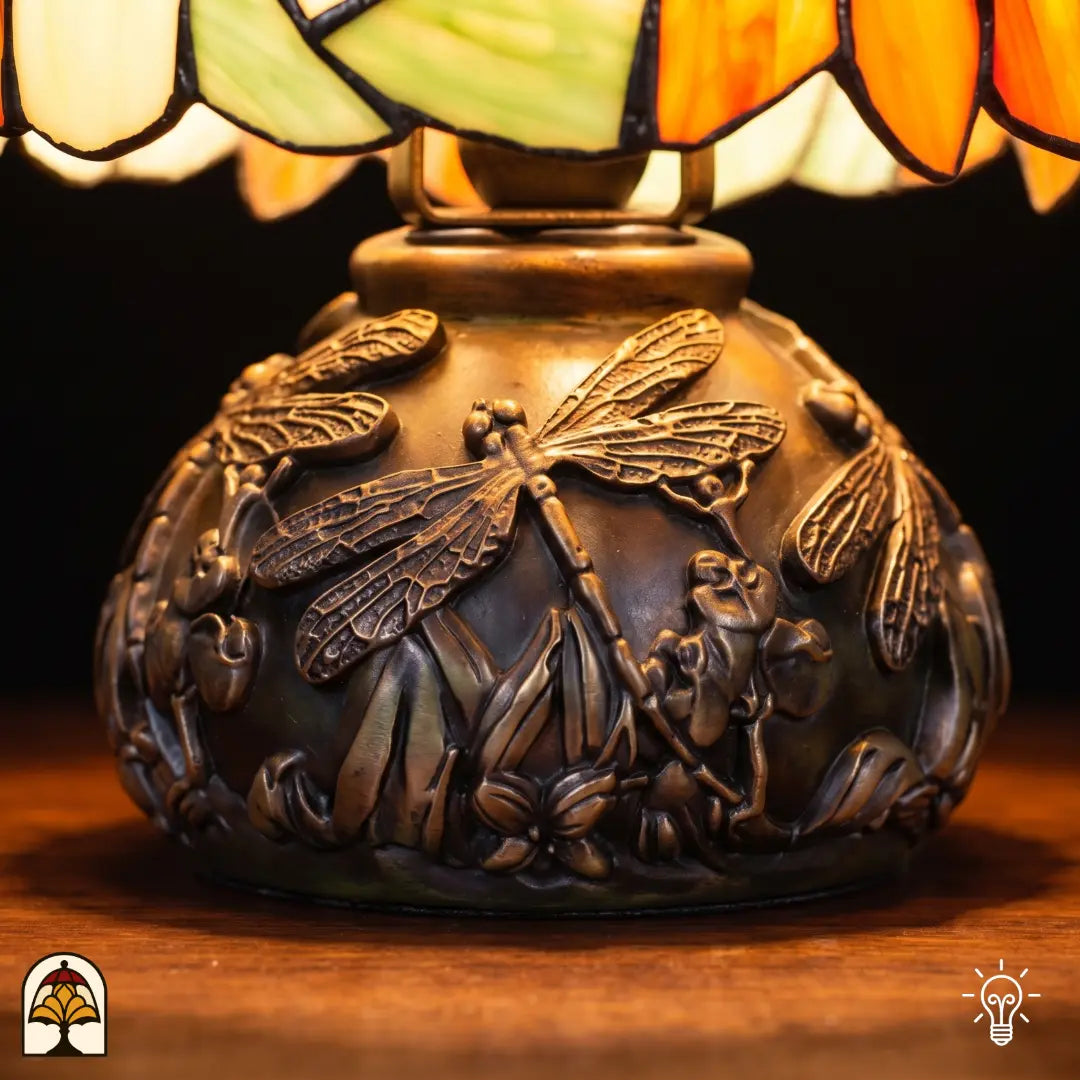 Photo détaillée du socle à libellules de la lampe de table Tiffany Solea Radix – de forme sphérique avec motifs de libellules