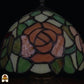Close-up lampenkap Silvae Rosea onverlicht – rozendetails in glas-in-lood