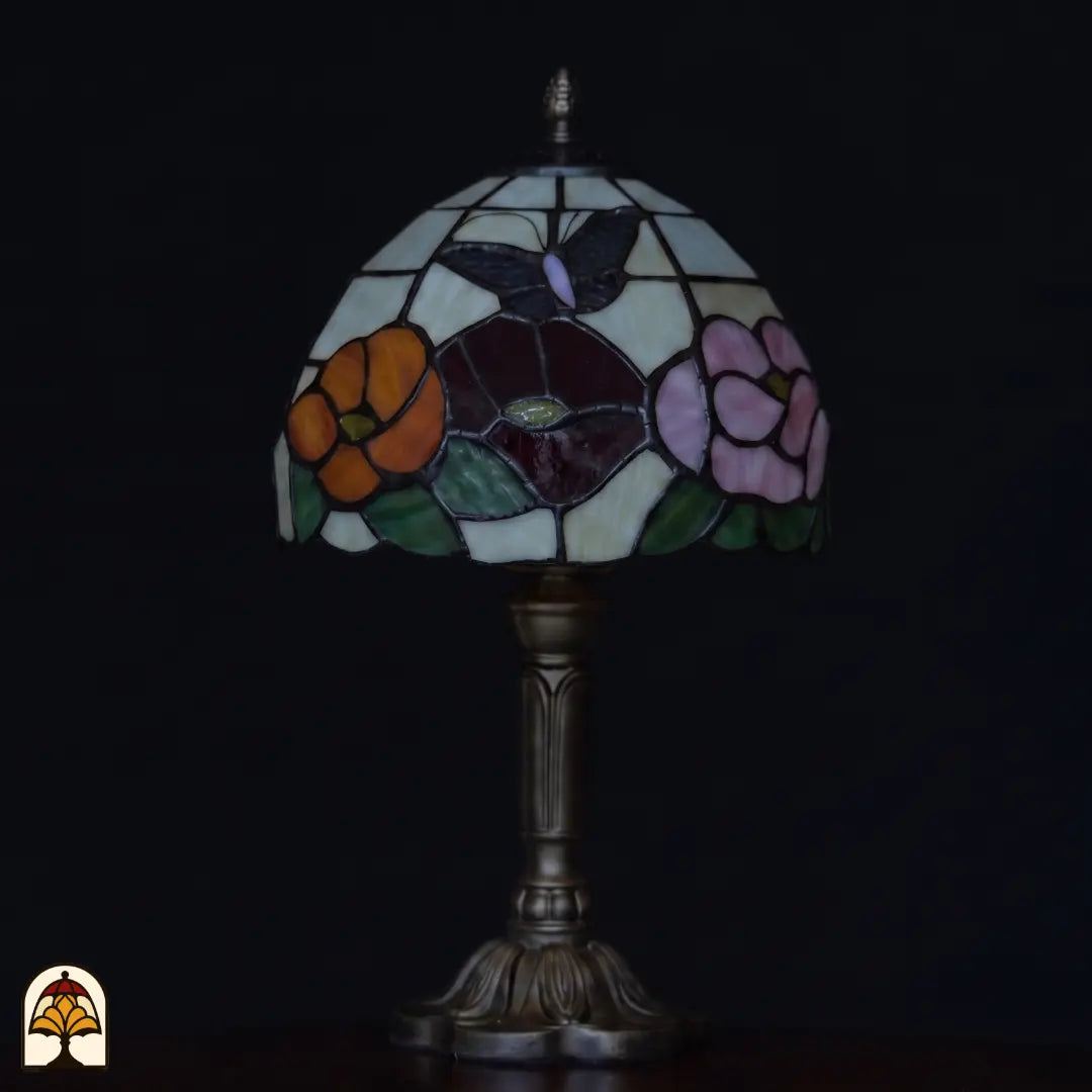 Lampe de table Tiffany Papilio Reginae ⌀20 cm éteinte – fleurs colorées sur abat-jour crème, couleurs de jour