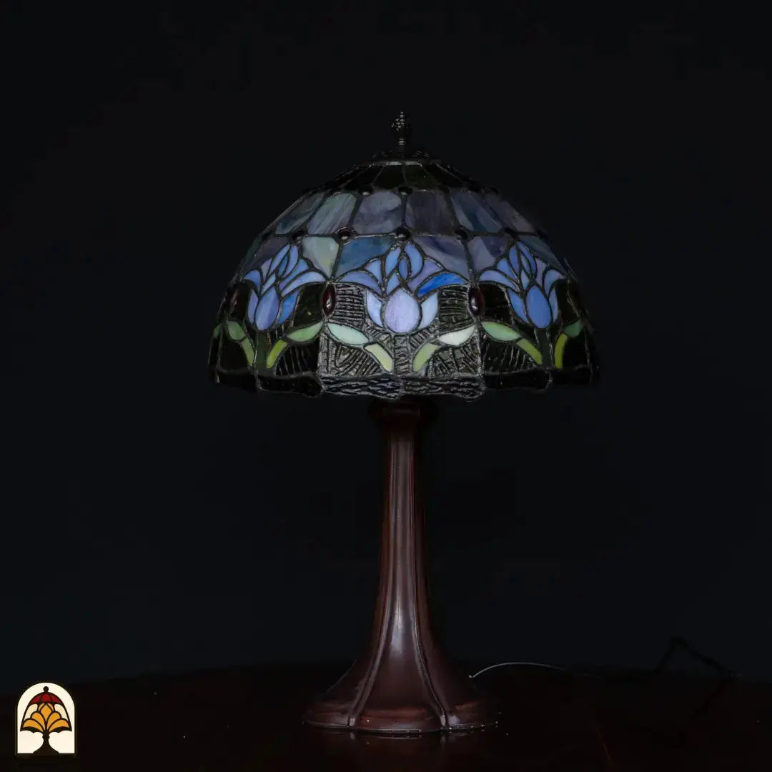 Lampe de table Tiffany Tulipa Lilac Sereno ⌀30 cm éteinte – abat-jour à tulipes lilas, pied colonne en bronze