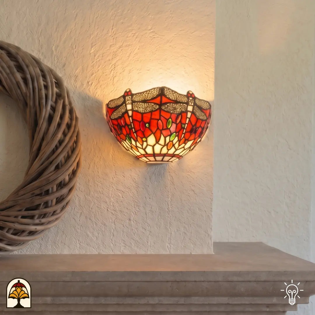 Applique murale Tiffany Libellula Rossa – motif de libellules rouges allumé