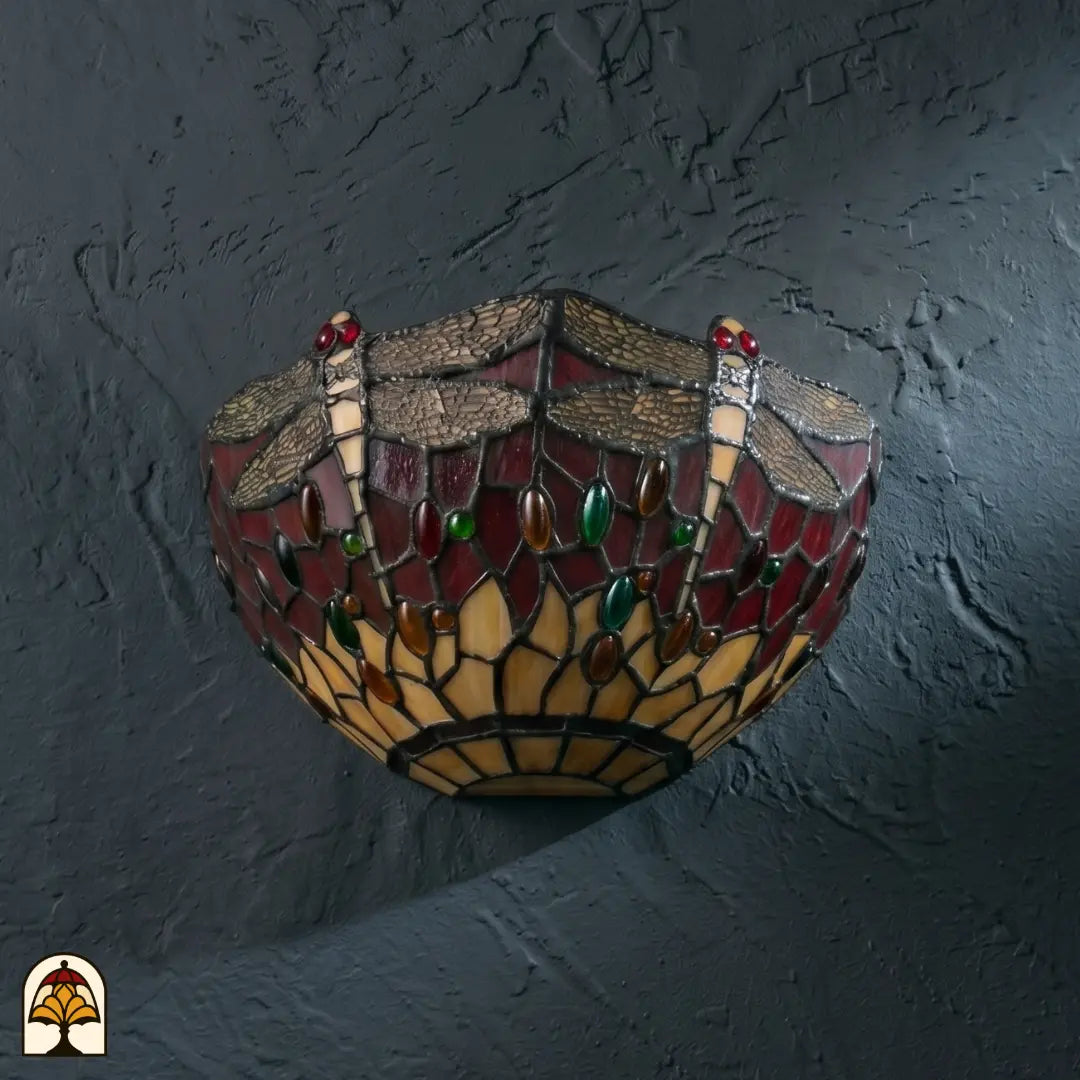 Gros plan abat-jour Libellula Rossa – libellules rouges avec cabochons en verre ambré, vert et orange