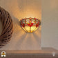 Tiffany wandlamp Giglio Rubino – zijaanzicht rode bloemmotieven in glas-in-lood