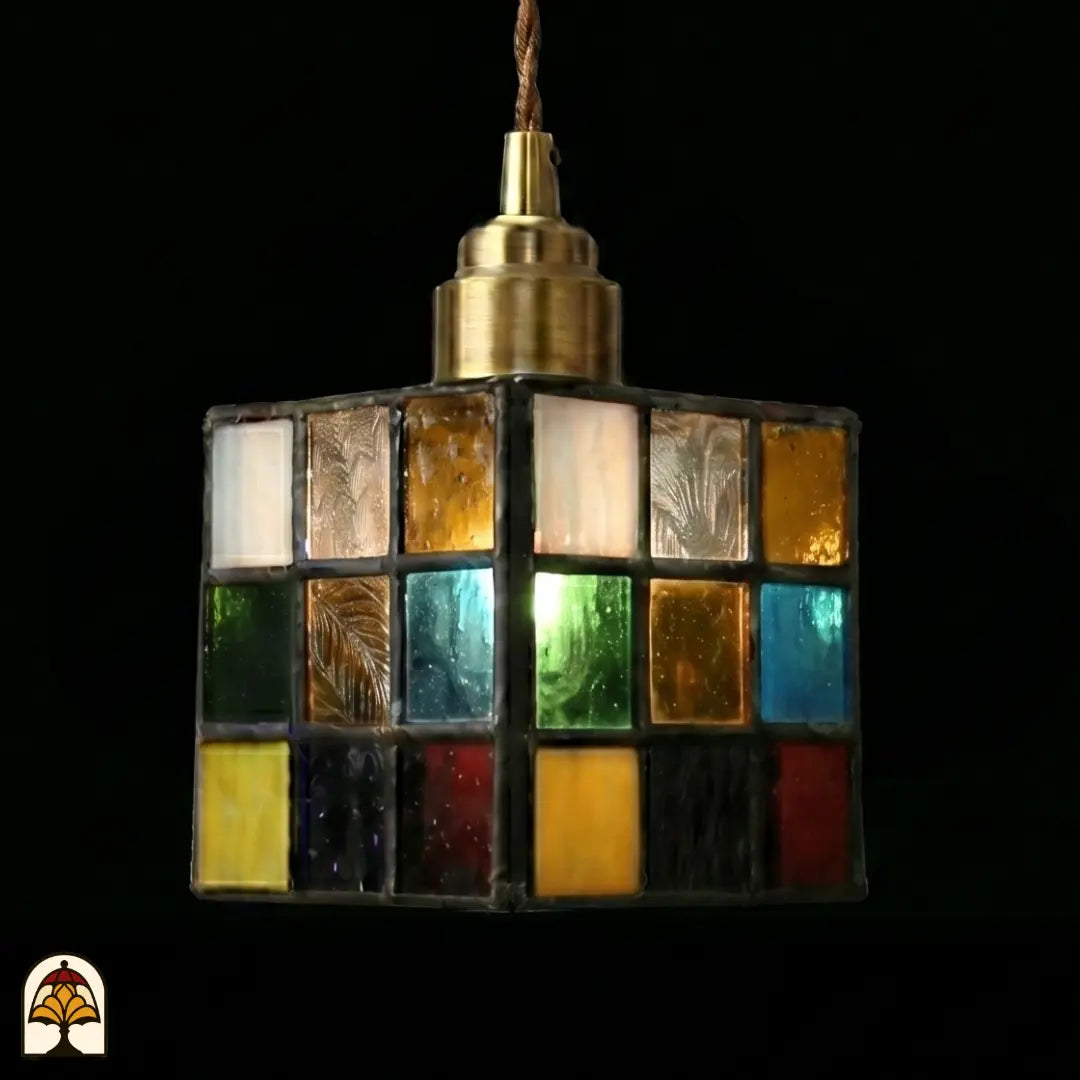 Suspension Tiffany Cubo Colorato éteinte – rendu à la lumière du jour des blocs de verre colorés